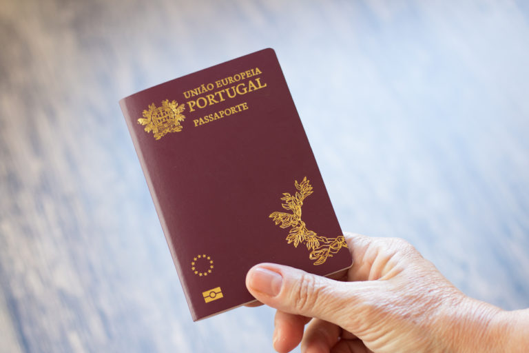 Получить гражданство Португалии